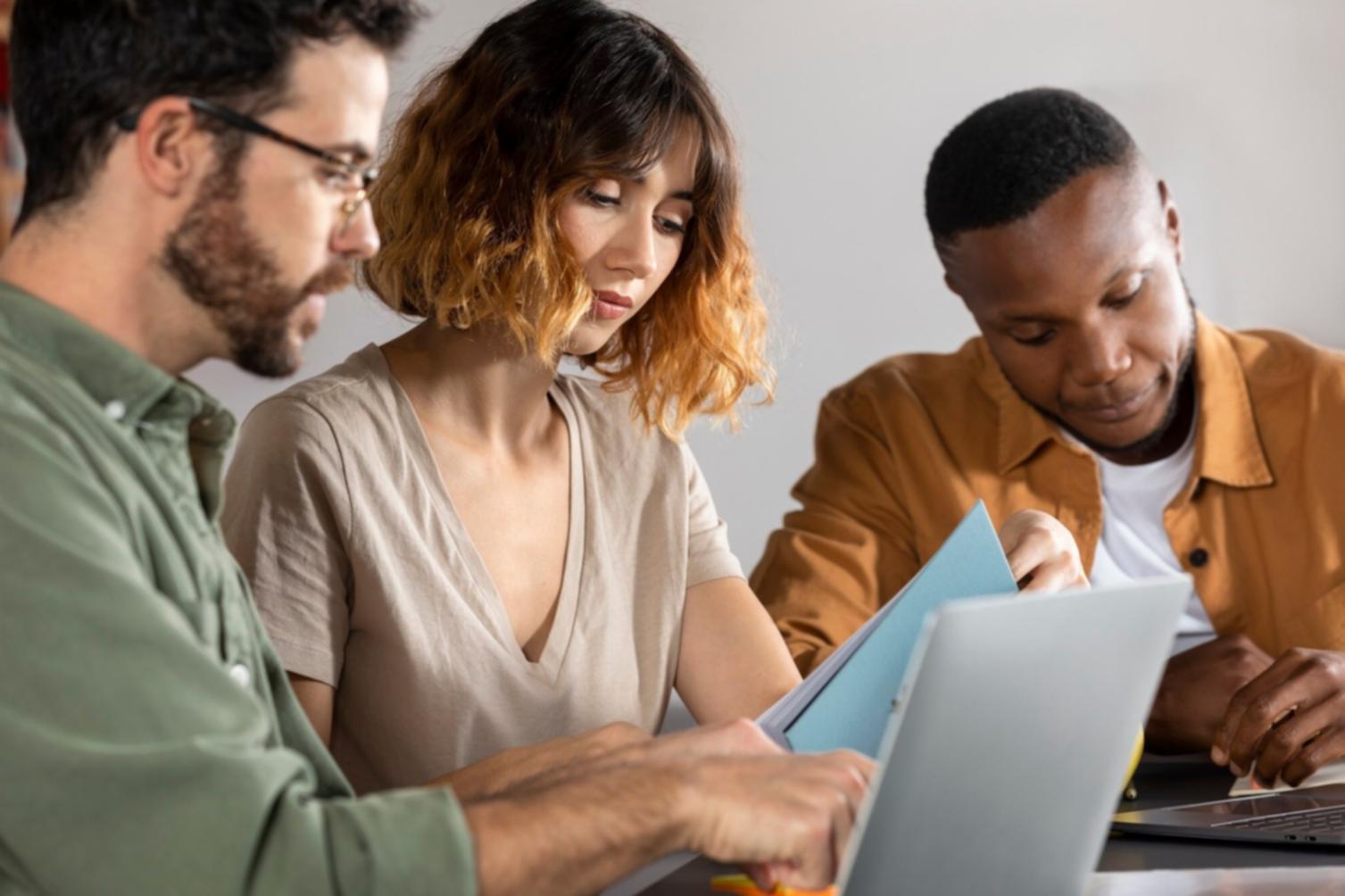 Gemeinsame Workshoparbeit mit Unternehmen